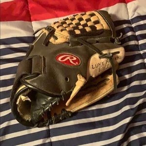 Rawlings baseball glove